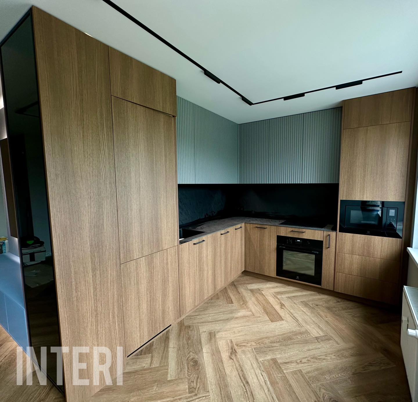 Svetainė ir virtuvė - virtuvės zona